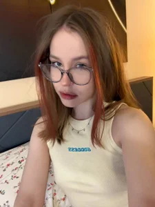 do these glasses look good on me? od MaliaBourraine  3 snímek