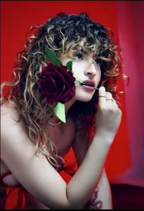 emilyjonesss_ Public Immagine  3