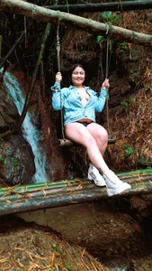 roouse_Pregnant Public Pic 3