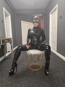 Emmelyn: Fully Black ( фото)