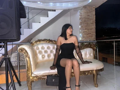 Kimma_Velvet Public Foto 5