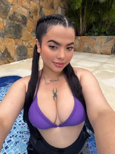 irenewildee Pool day Pic 3