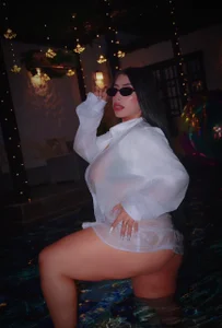 LeahLombardi_ 🥵Pool Night😏 Foto 3