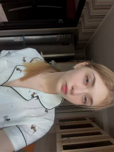 AveryBerkson without makeup Pic