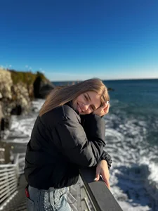 HaleyReedme A walk in the sea 🌊 side ❤️🌅 Foto 7