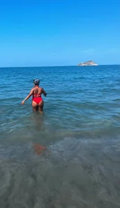 bbyalexxxa Relaxing on the beach Pic