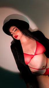 antonella_contti_ ✨ Elegance that burns slowly. Foto 5