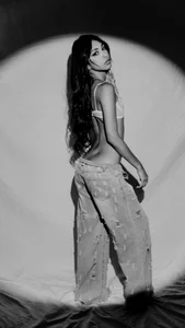 EmmaDuque: black and white ( 4 фото)
