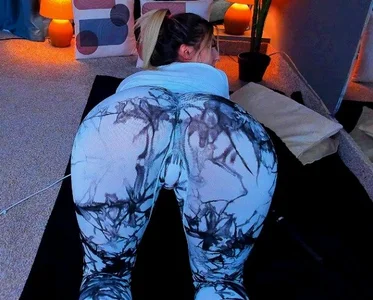 Ella_Vee Public Pic 2