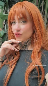 👩🏼‍🦰 de Cataleya_peep  4 Imagens