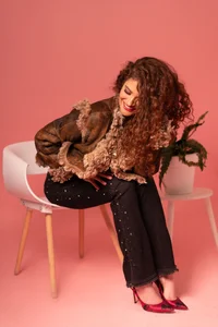 gold lady de CelineBoyer  3 Imagens