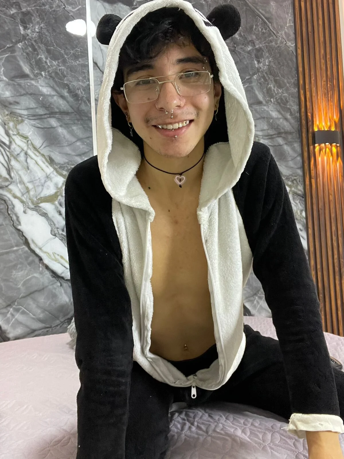 NoahWalker__ Poză populară 9278