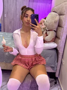 LucianaCarter do you like my skirt? Foto 4