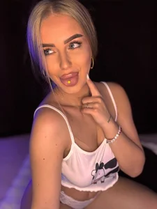 AubrieleRouj1 🍀🤍🐮 Pic 3