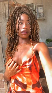 MichellePosePublic Bild 8