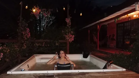 Cum here and join me de dafne_milleer  3 Imagens