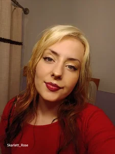 SKYLRoseのwanna peek?の 2枚の写真