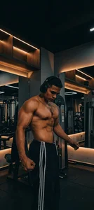 Pumped up at the gym 🥵 hot muscles🔥 de ChoreyTaiylor  7 photos