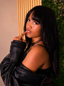 tinahazel 🖤 Timeless Beauty ✨ Pic