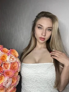 Public od DottyPierce  2 snímek