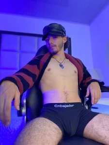 💥 de JojoBraando  2 photos