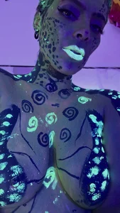 AnaChernova Venomous Touch💚 Poză 2