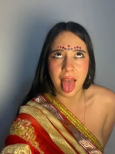 _tamara_priya_ ❤️‍🔥 Red to light your desires... do you dare to look at me a little more? 😈💋 Billede 4