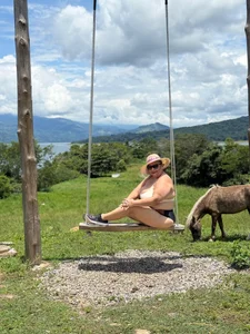 BBW_salome At rest in a beautiful dam in Colombia Immagine  5