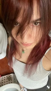 GwenCarreraX0 just messin round Pic 4