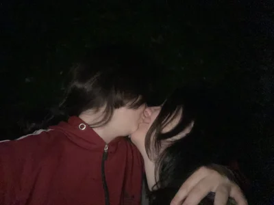 hug and kisses 💋 od nahida77  2 snímek