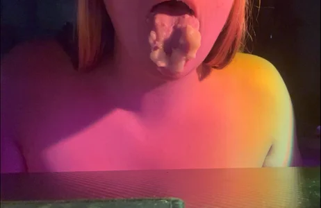 xXGoddessPhattyXxのCHEEKY TEASE 😛の 3枚の写真