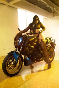 High speed and little clothing 🔥🏍️ de nataliee_foster Foto