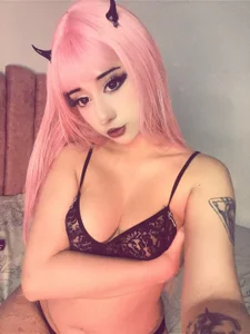 Help me reach 500 likes THANKS!🖤