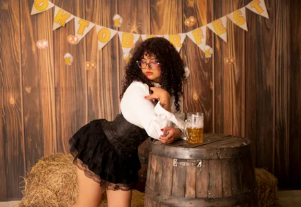 __Izumii__ “Memories of an Oktoberfest to toast, laugh and relive. 🍻✨” Foto 4