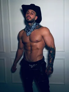 mike_belle U fav cowboy🤠🔥  6টি ছবি