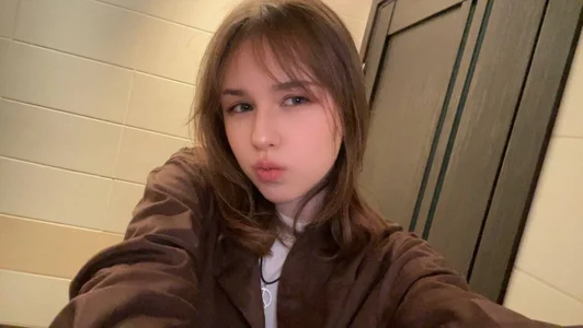 Soft Eyes, Sunny Skies 🤎 de SunnySikarskie  Imagens