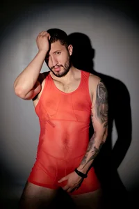 Red stuck to my body de Nathan_rivers  4 Imagens