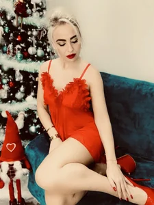 LuanaColucci Christmas Pic 9