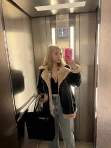 KateDolphin Blonde goes hunting Immagine  3