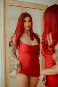 Alana_2916_ Sexi red Pic