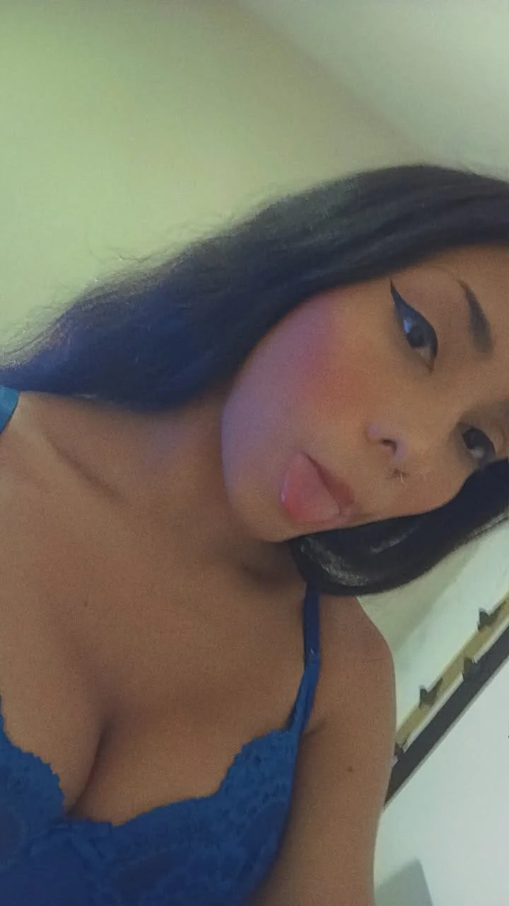 EmilyGomezLS 熱門圖片 6945
