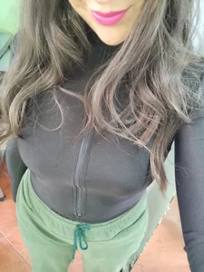 Jade-Noir Public Foto 4