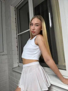 AlinaTeaseX White vibe >M<  4 снимка