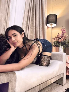 GahiaBelucci u like my short skirt? 💋 사진