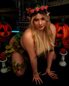 valt_ ☘️ Between leaves and desire ☘️ Pic