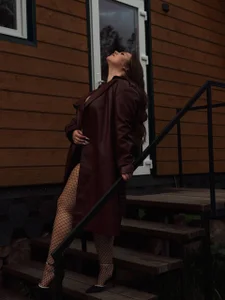 A trench coat and lingerie—just for you. de Aura_boobss Foto 2