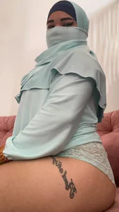 Falak-Yasin A tight dress, an intense look and eager to play 💦 slika 2
