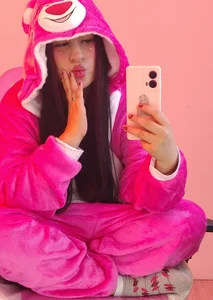 a beautiful pink pajamas 🥵🎀 de Miia__owens Foto 7