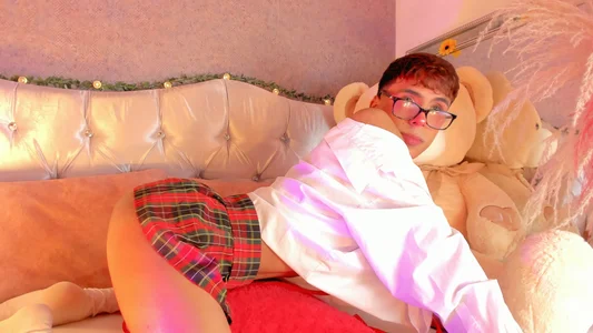 PrincePoppy: Your hot secretary ( фото)