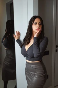 RitaVirginia Evening look in front of the mirror Pic 3